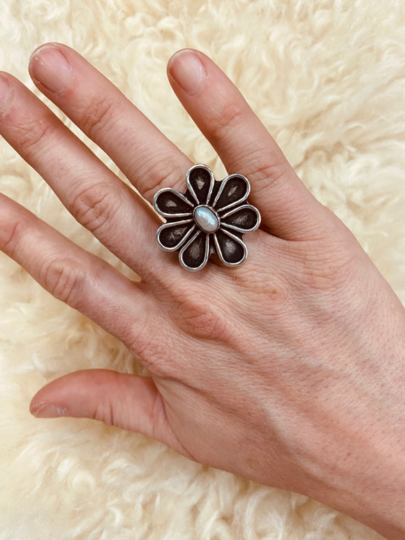 Flower Power Ring Pearl